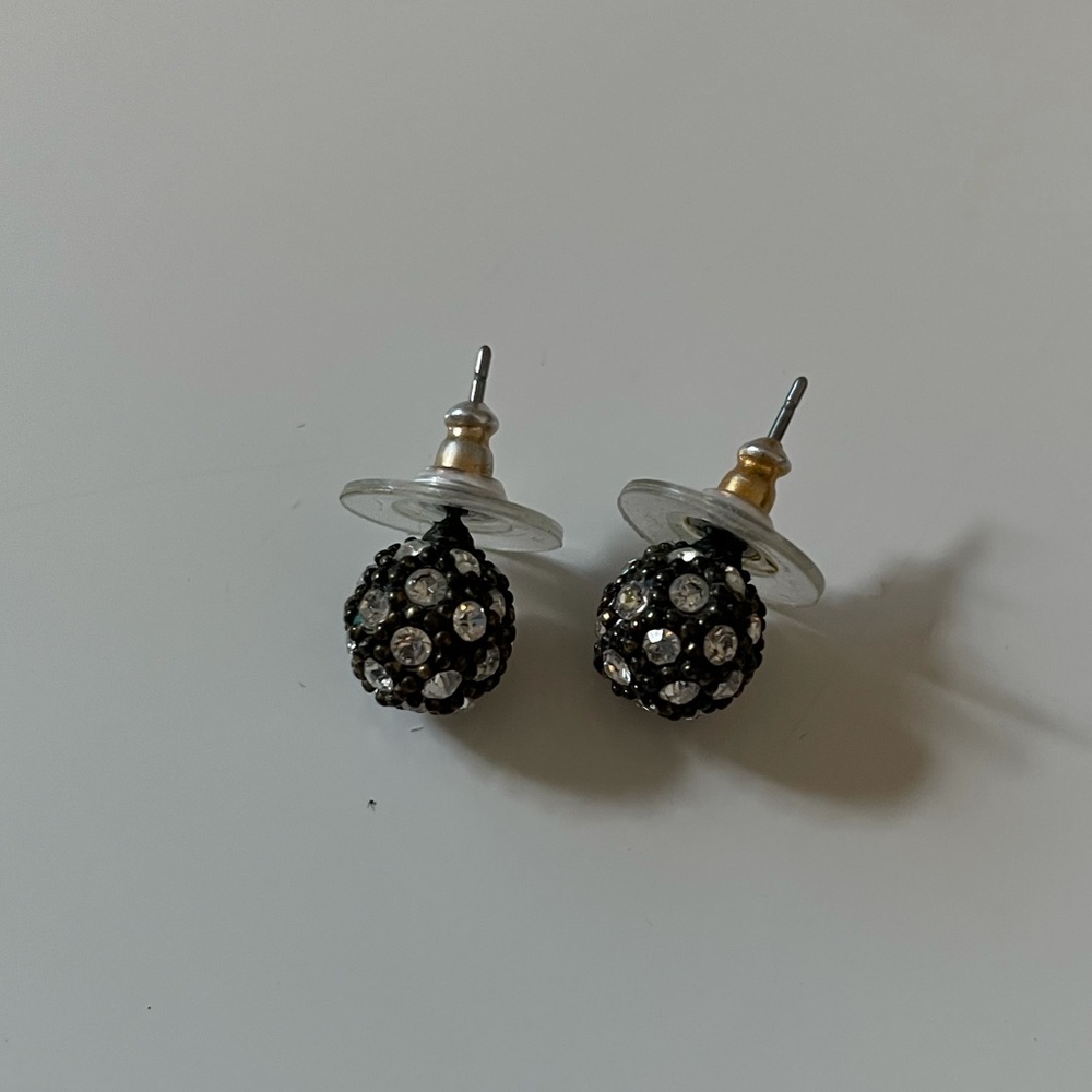 3 pairs of spherical earrings with “diamonds”